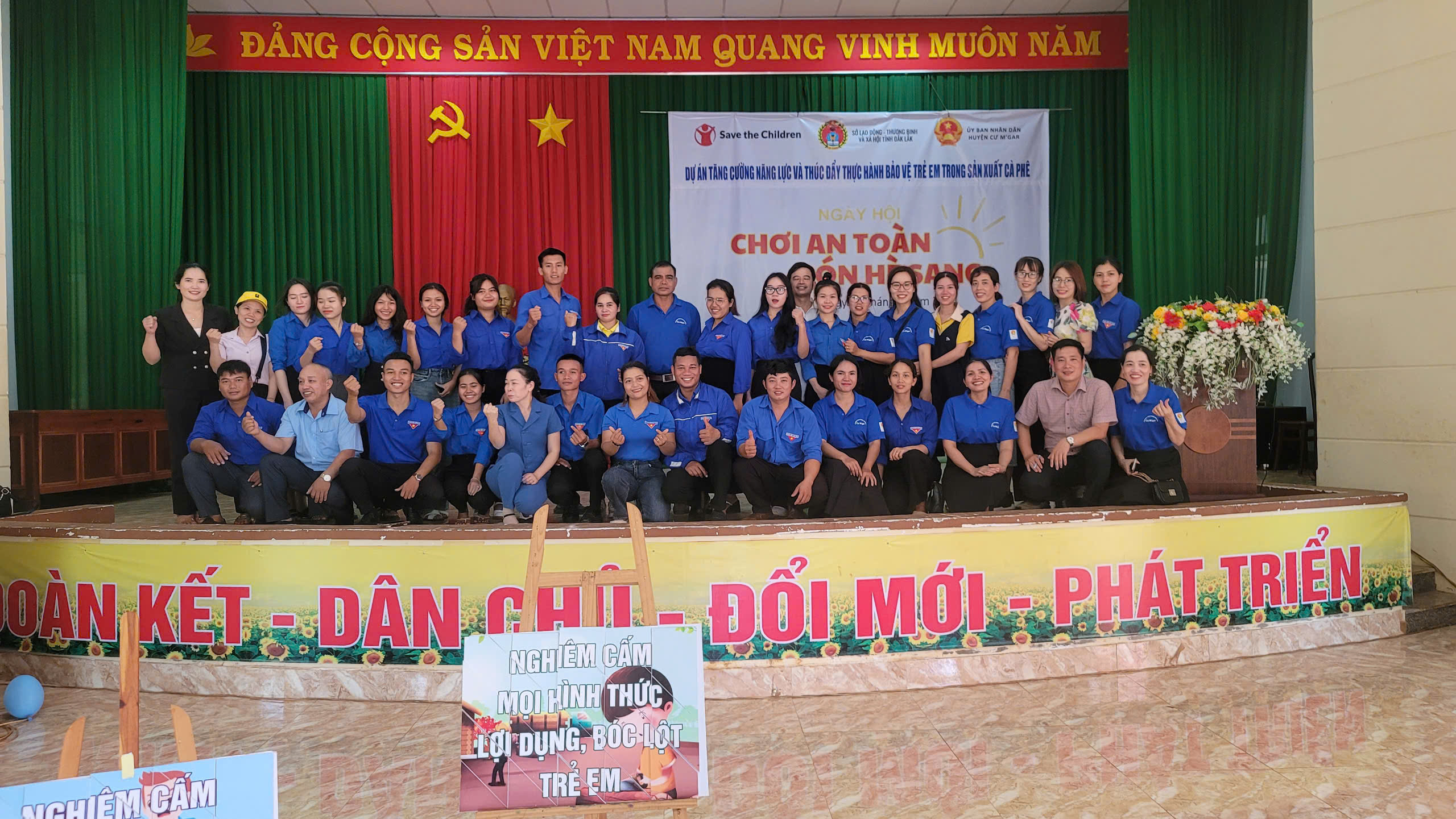 Tập thể Đoàn